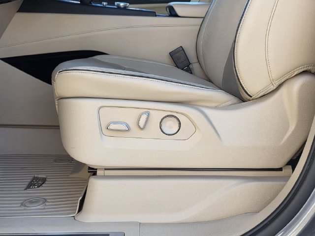 Used 2021 Cadillac Escalade ESV Premium Luxury w/ Driver Assist Tech Package AWD/4WD image 14