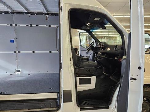 Used 2024 Mercedes-Benz eSprinter 170 Cargo image 29