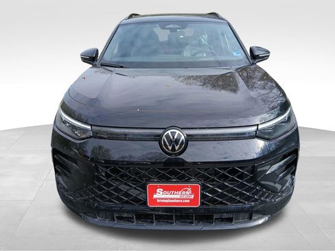 New 2026 Volkswagen Tiguan SE R-Line FWD image 8