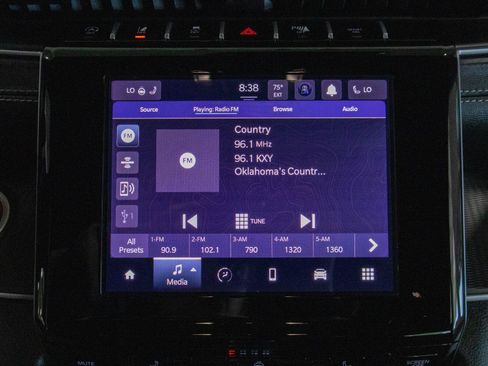 Used 2025 Jeep Grand Cherokee Altitude AWD/4WD image 8