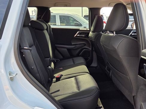 Used 2024 Mitsubishi Outlander ES FWD image 14