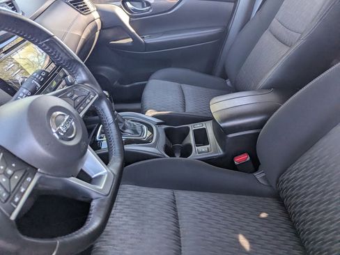 Used 2017 Nissan Rogue SV FWD image 19