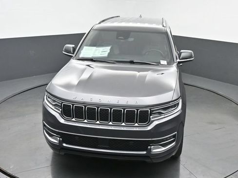 Used 2025 Jeep Wagoneer 4WD image 37