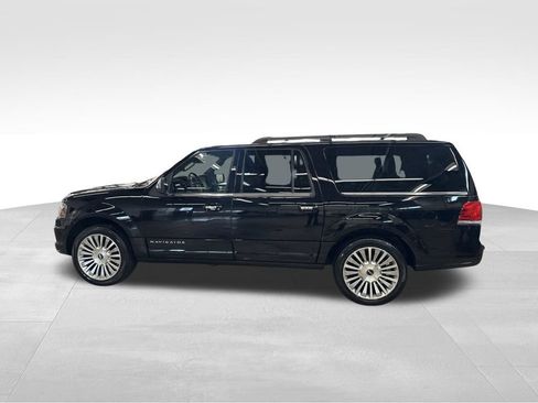 Used 2017 Lincoln Navigator L Reserve AWD/4WD image 2