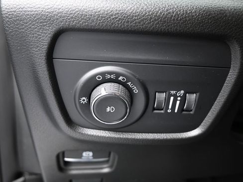 Used 2024 Jeep Grand Cherokee Overland w/ Luxury Tech Group IV image 37