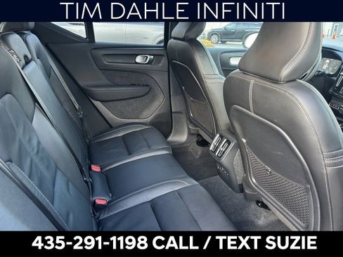 Used 2022 Volvo XC40 T5 Momentum image 15