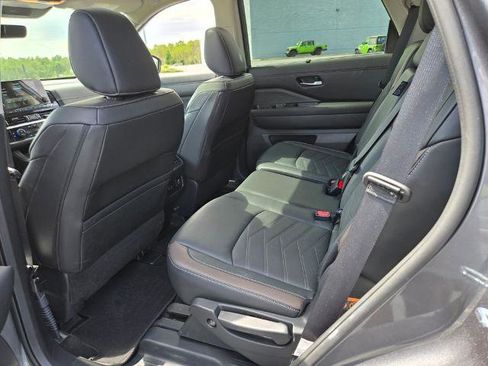 Certified 2025 Nissan Pathfinder Platinum w/ Cargo Package AWD/4WD image 9