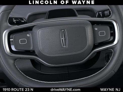 New 2025 Lincoln Navigator Reserve w/ Jet Appearance Package AWD/4WD image 12