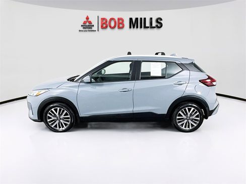Used 2023 Nissan Kicks SV image 4