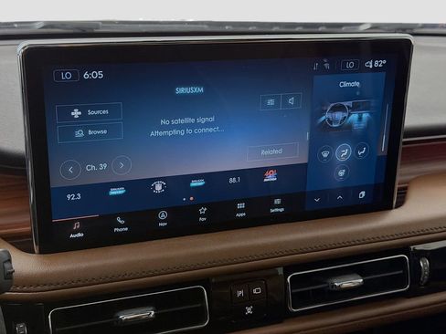 Used 2022 Lincoln Nautilus Reserve FWD image 17
