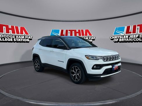 Used 2025 Jeep Compass Limited AWD/4WD image 2