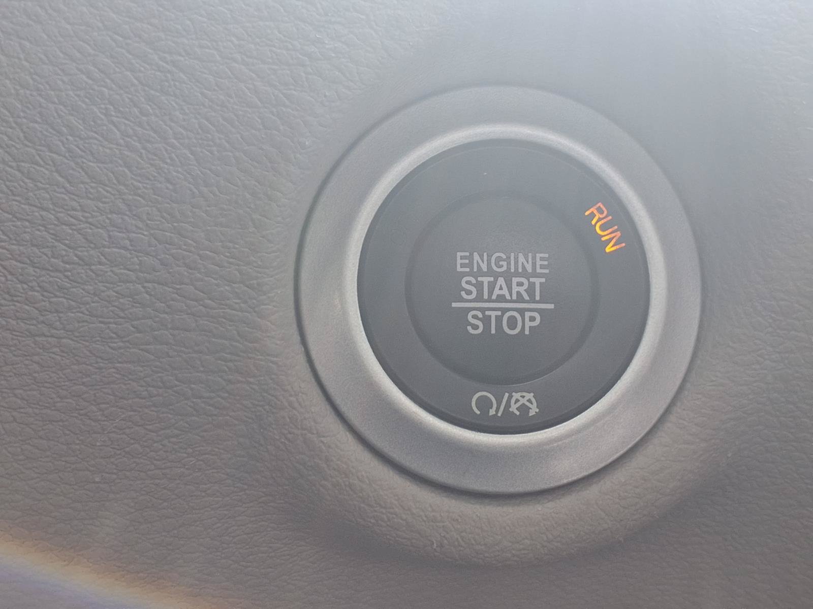 Used 2024 Chrysler Pacifica Touring-L FWD image 7
