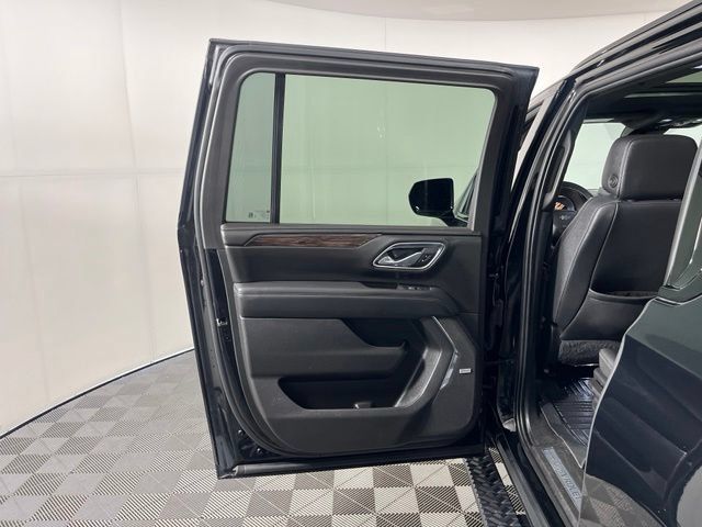 Used 2023 Chevrolet Suburban Z71 AWD/4WD image 37