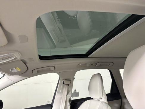 Used 2023 Volvo XC60 B5 Ultimate w/ Climate Package image 33