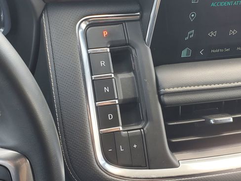 Used 2024 Chevrolet Suburban Premier image 31