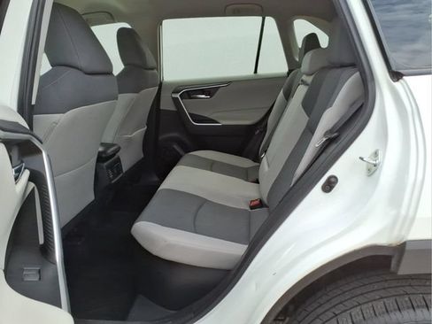 Used 2022 Toyota RAV4 XLE AWD/4WD image 22