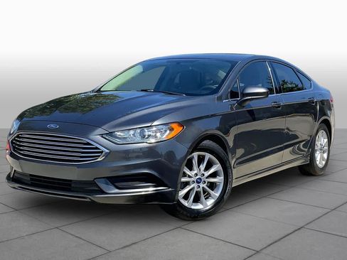 Used 2017 Ford Fusion SE FWD image 1