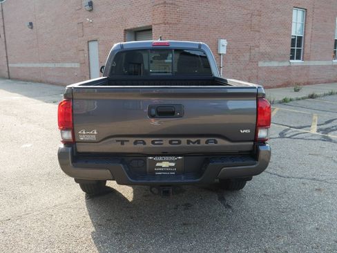 Used 2022 Toyota Tacoma SR5 AWD/4WD image 6