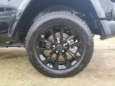 Used 2024 Jeep Wrangler Unlimited Sahara AWD/4WD image 6