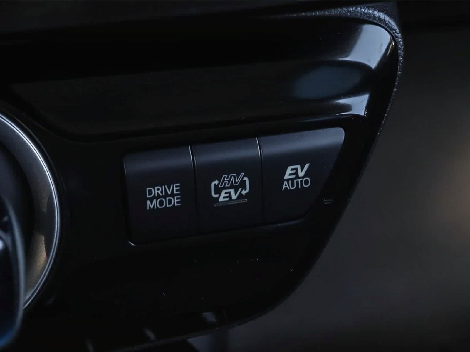 Used 2022 Toyota Prius Prime XLE FWD image 34