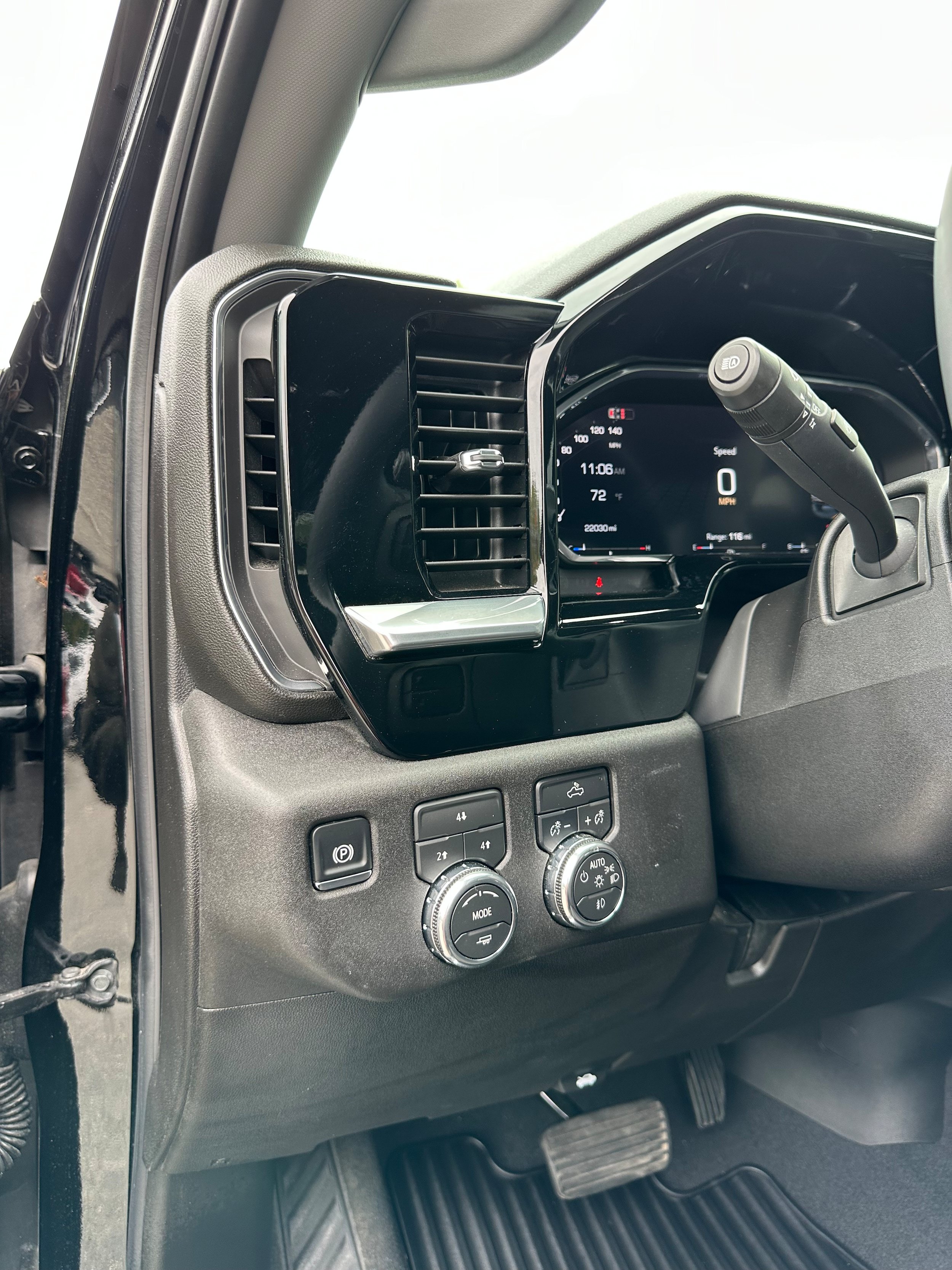 Used 2026 GMC Sierra 2500 SLE w/ SLE Value Package; AWD/4WD image 16