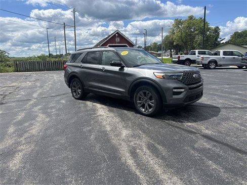 Used 2023 Ford Explorer XLT w/ Equipment Group 202A image 11