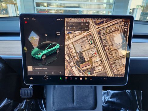 Used 2023 Tesla Model Y Long Range image 18