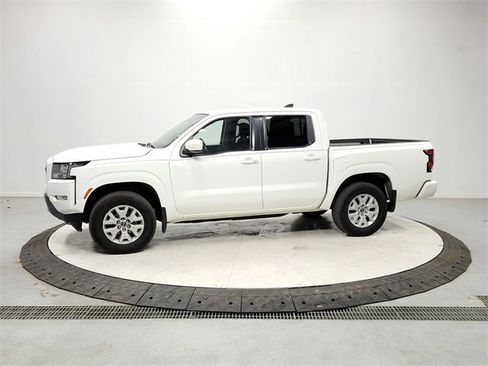 Used 2024 Nissan Frontier SV w/ SV Convenience Package image 4