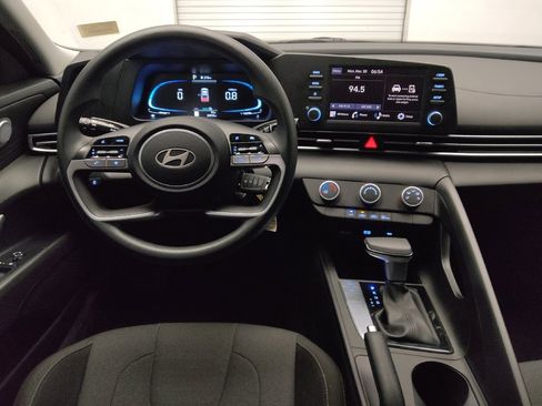 Used 2025 Hyundai Elantra SE image 22