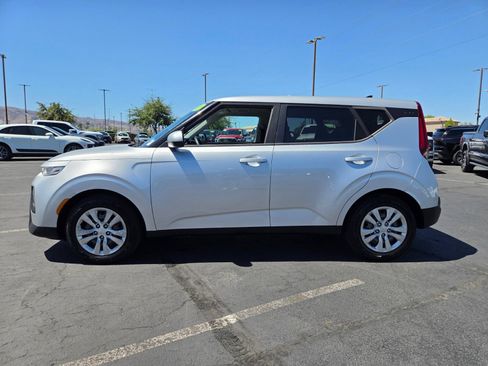 Used 2020 Kia Soul LX FWD image 3
