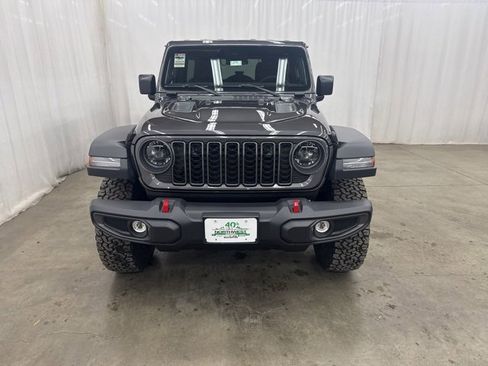Used 2025 Jeep Wrangler Unlimited Rubicon image 34