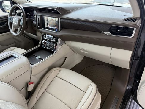 Used 2024 GMC Yukon XL Denali image 32