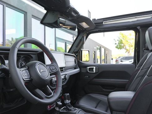 Used 2024 Jeep Wrangler Unlimited Rubicon image 11