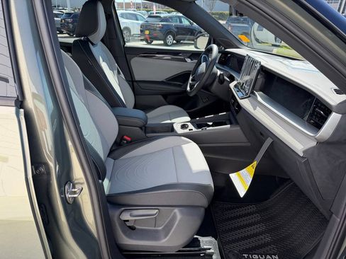 New 2026 Volkswagen Tiguan SE R-Line AWD/4WD image 22