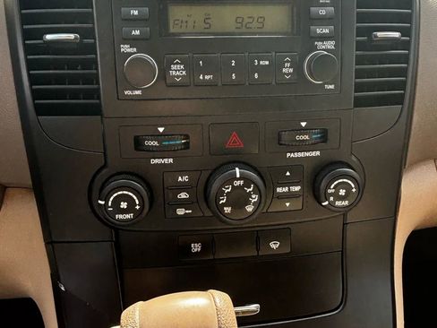 Used 2008 Kia Sedona LX image 16