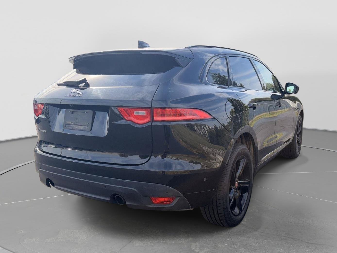 Used 2017 Jaguar F-PACE R-Sport AWD/4WD image 3