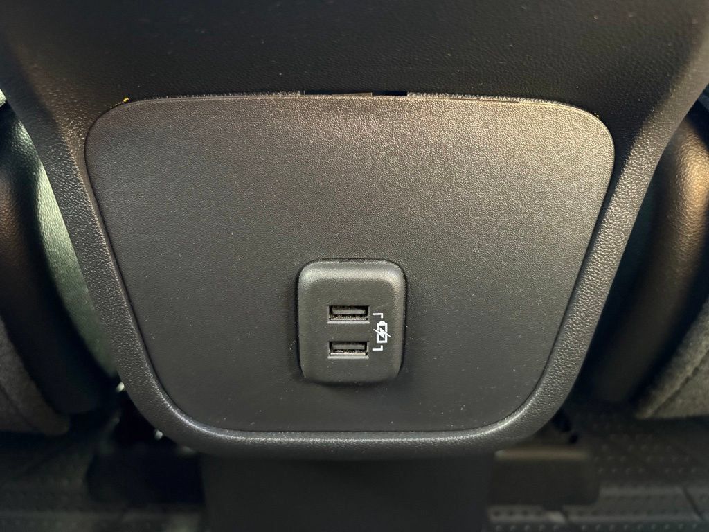 Used 2024 Chevrolet Equinox RS FWD image 38
