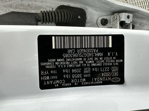 Used 2025 Hyundai Elantra SEL FWD image 27
