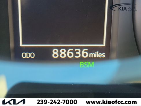 Used 2019 Toyota Highlander XLE FWD image 32
