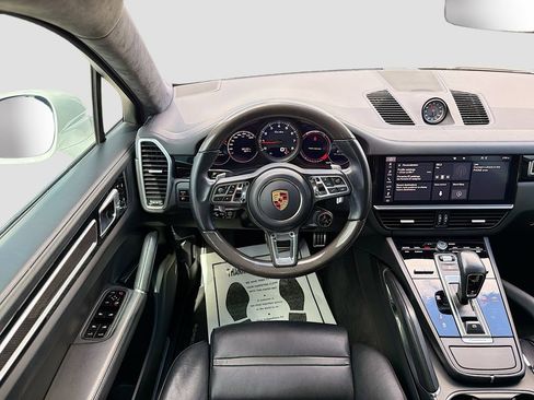Used 2020 Porsche Cayenne Turbo image 21