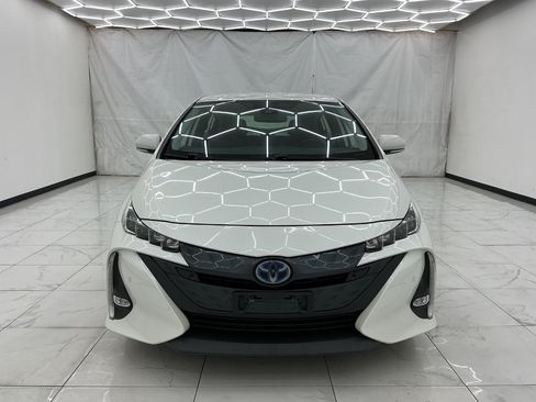 Used 2020 Toyota Prius Prime Limited FWD image 5