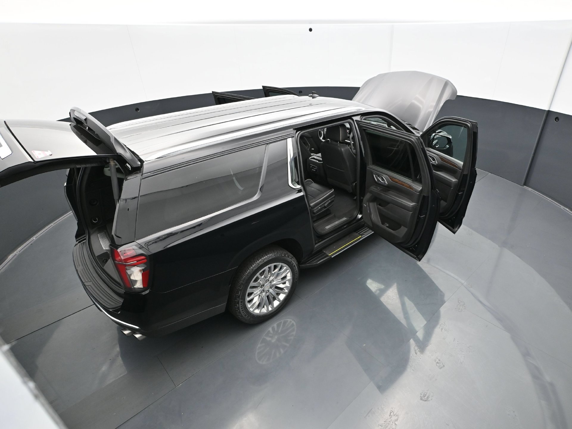 Used 2023 Chevrolet Suburban Premier AWD/4WD image 49