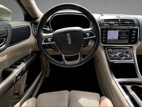 Used 2017 Lincoln Continental Select FWD image 9