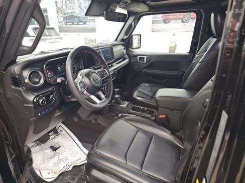 Used 2024 Jeep Wrangler Unlimited Sahara w/ Technology Group image 15