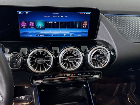 Used 2025 Mercedes-Benz GLA 250 4MATIC image 18