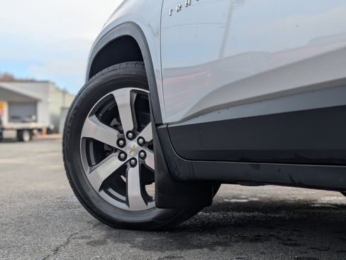 Used 2019 Chevrolet Traverse LT w/ LT Premium Package image 7