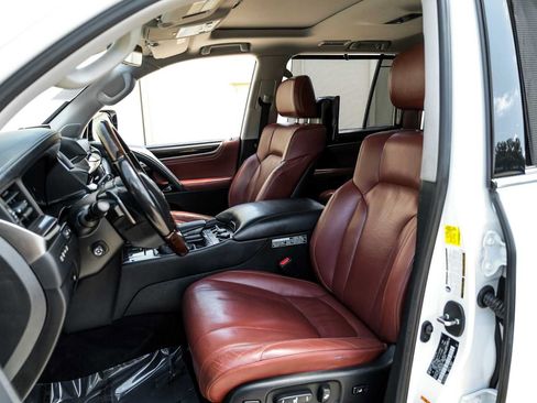 Used 2017 Lexus LX 570 4WD w/ Luxury Package image 33
