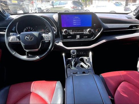 Used 2023 Toyota Highlander XSE FWD image 15