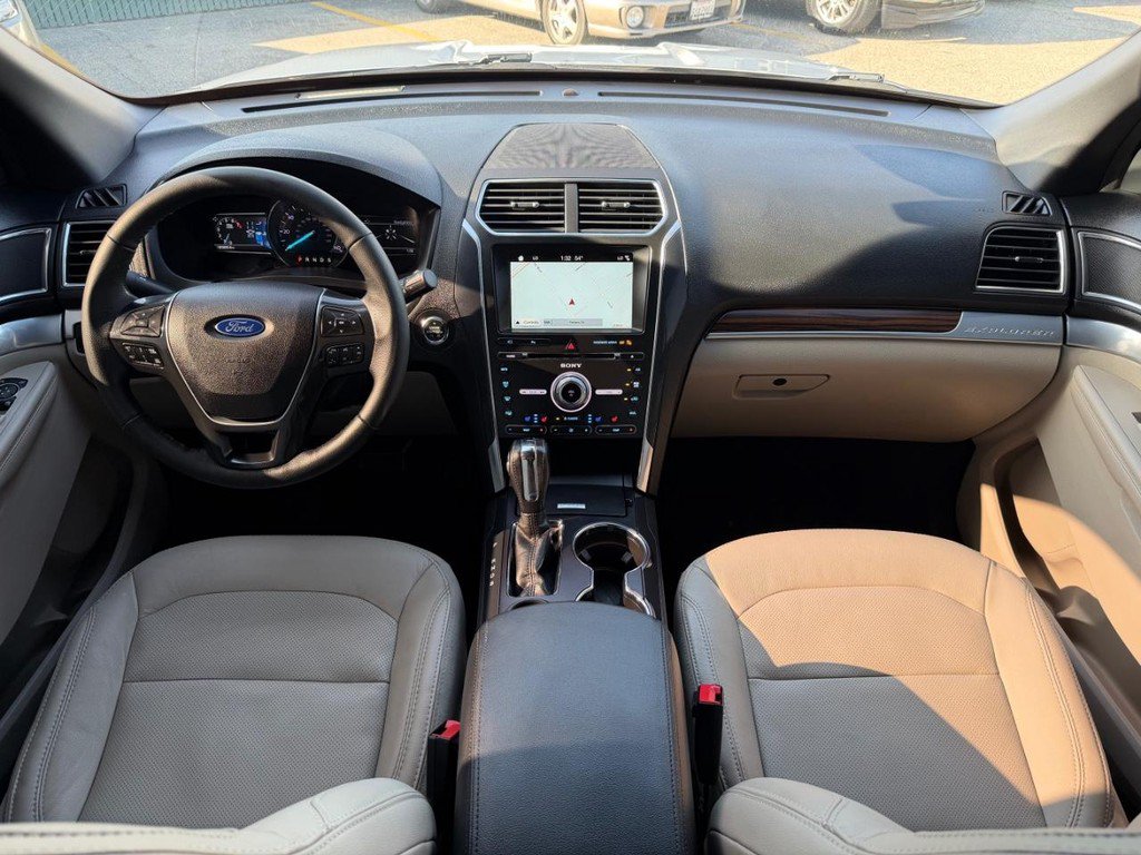 Used 2018 Ford Explorer Limited w/ Ford Safe & Smart Package FWD image 23