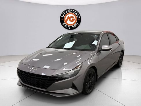 Used 2023 Hyundai Elantra SEL FWD image 3